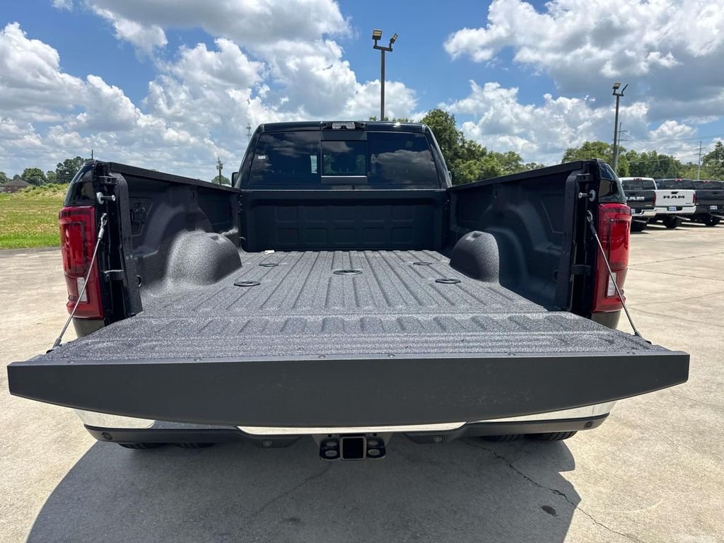 New 2026 Diamond Black Crystal Pearl-Coat Exterior Paint RAM Laramie image 25