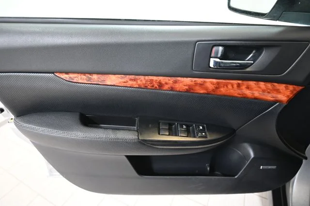 Used 2012 Silver Subaru 2.5i image 18