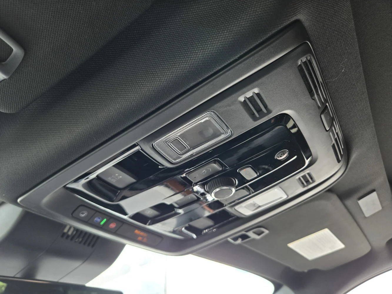 2026 GMC Yukon Denali - Photo 9