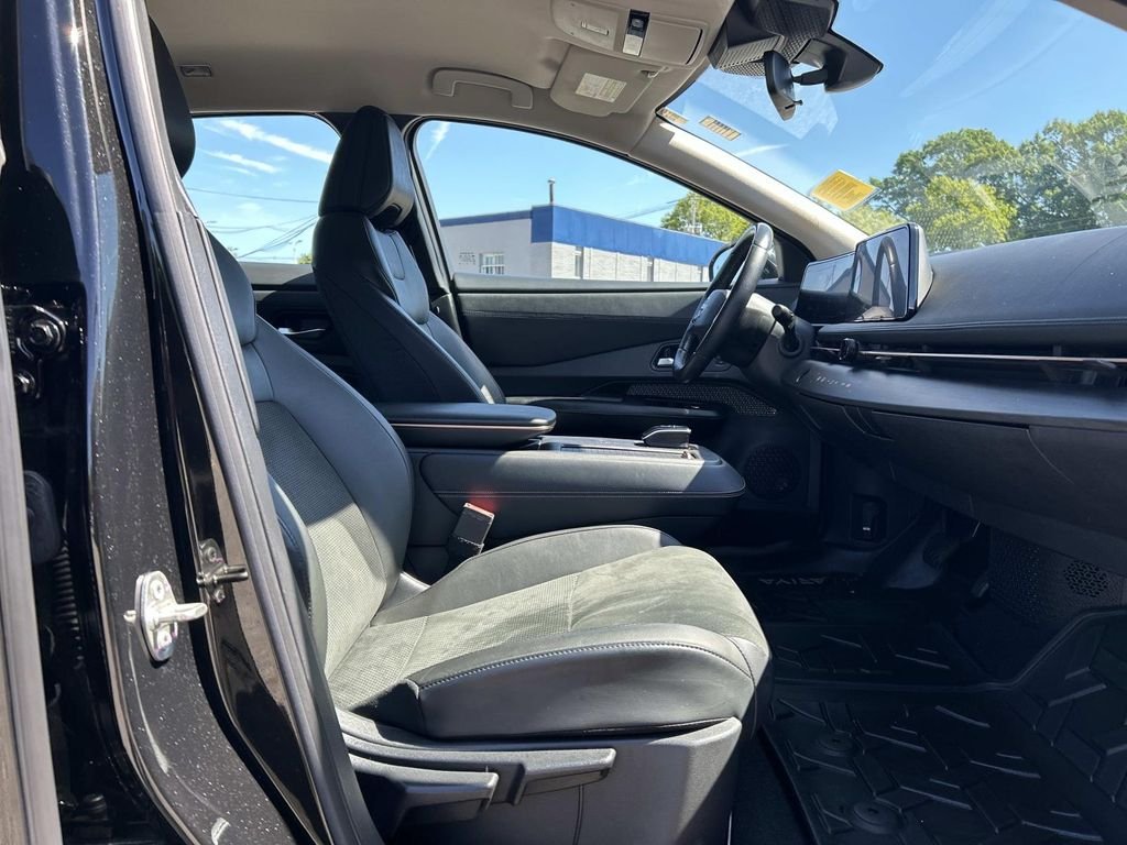 Used 2023 Black Nissan ENGAGE image 18