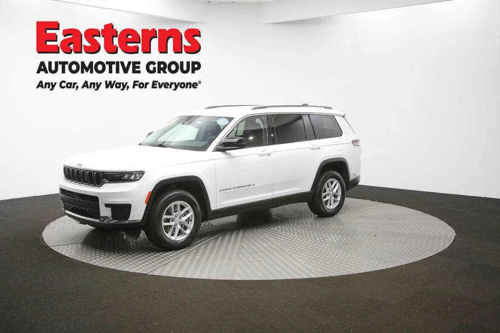 Used 2023 White Jeep Laredo image 57