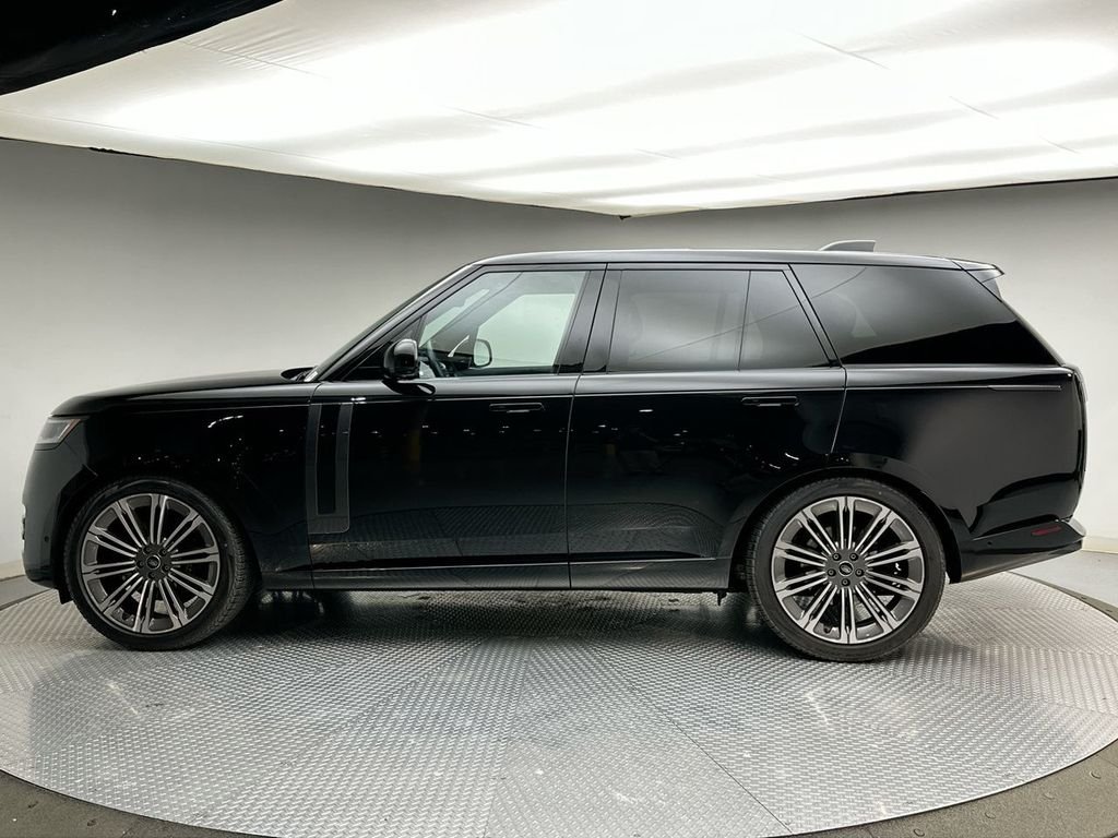 Used 2024 Santorini Black Metallic Land Rover SE image 10