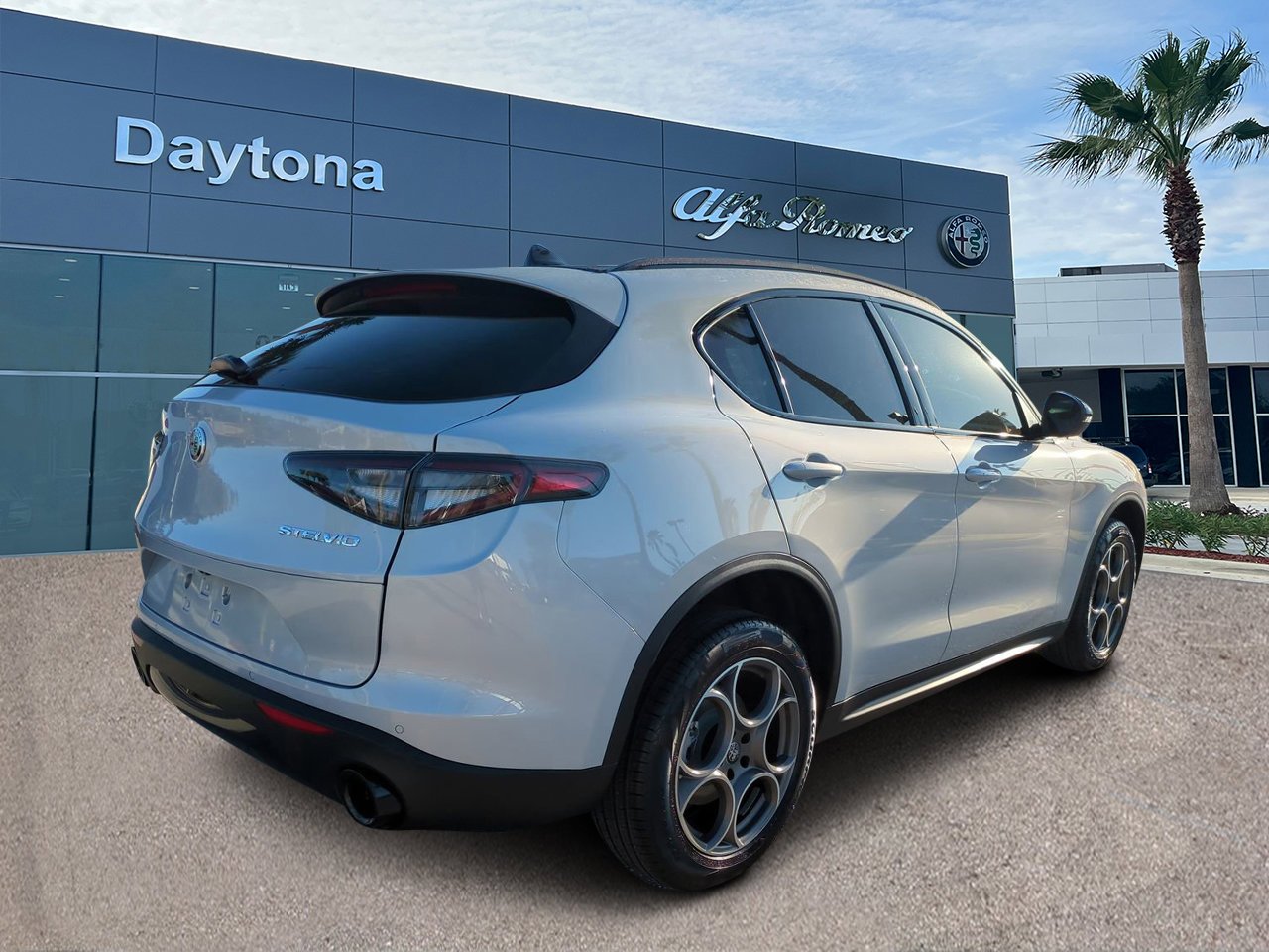 2025 Alfa Romeo Stelvio Sprint photo 3