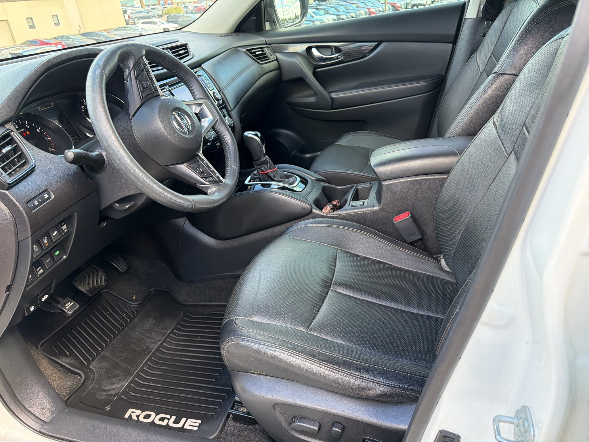 Used 2017 Pearl White Nissan SL image 7