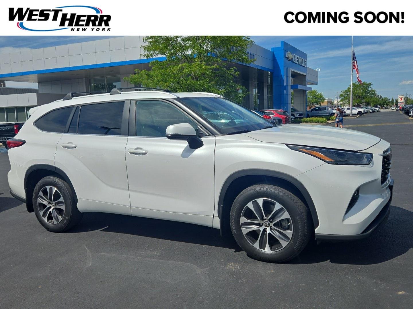 Used 2023 Wind Chill Pearl Toyota XLE image 1