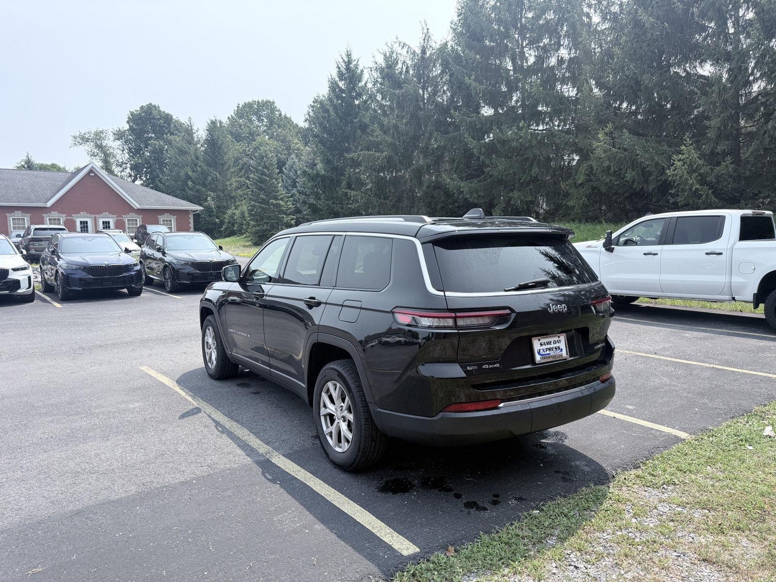 Used 2021 Diamond Black Crystal Pearlcoat Jeep Limited image 8