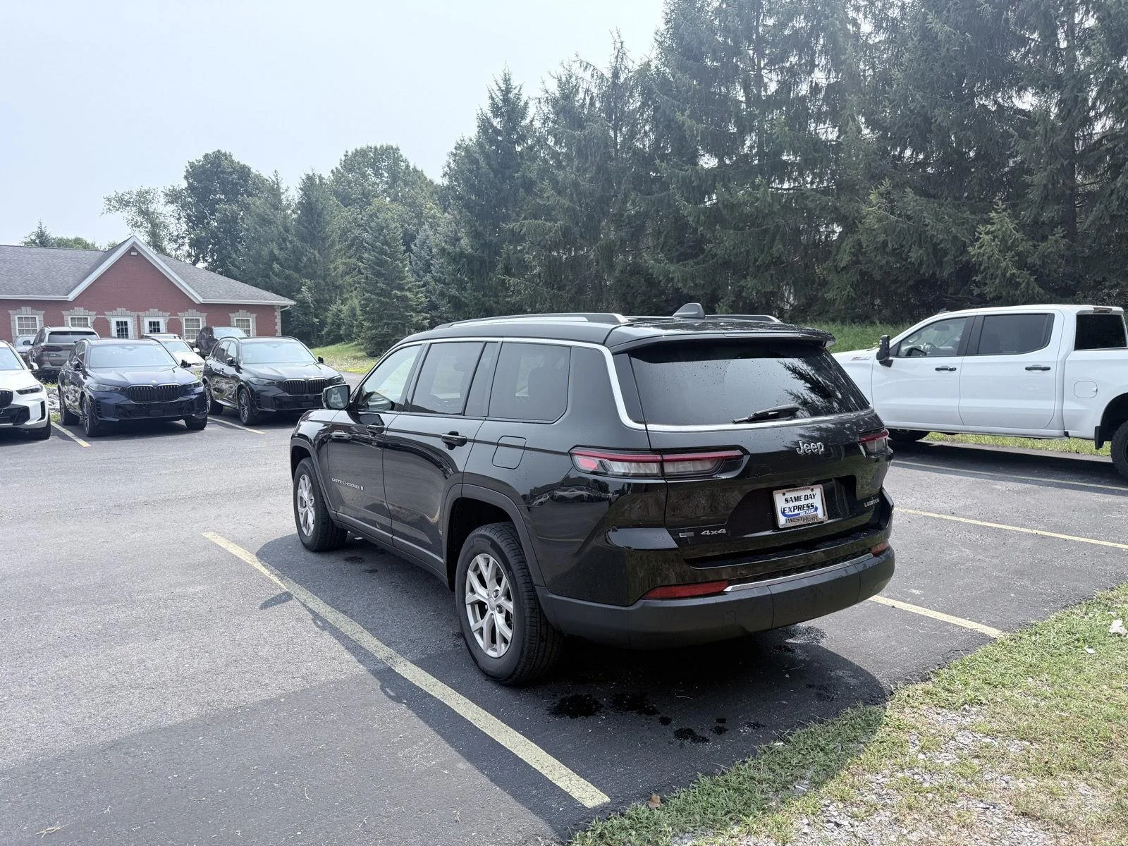 Used 2021 Diamond Black Crystal Pearlcoat Jeep Limited image 8