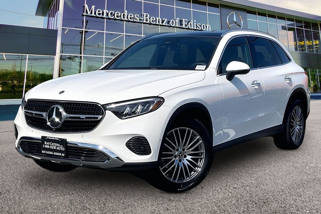 New 2026 Polar White Mercedes-Benz GLC 300 image 2