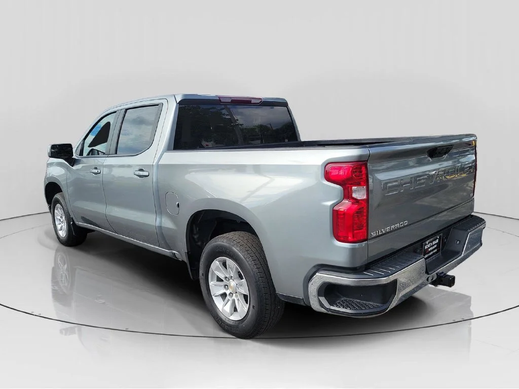 Used 2025 Gray Chevrolet LT image 5