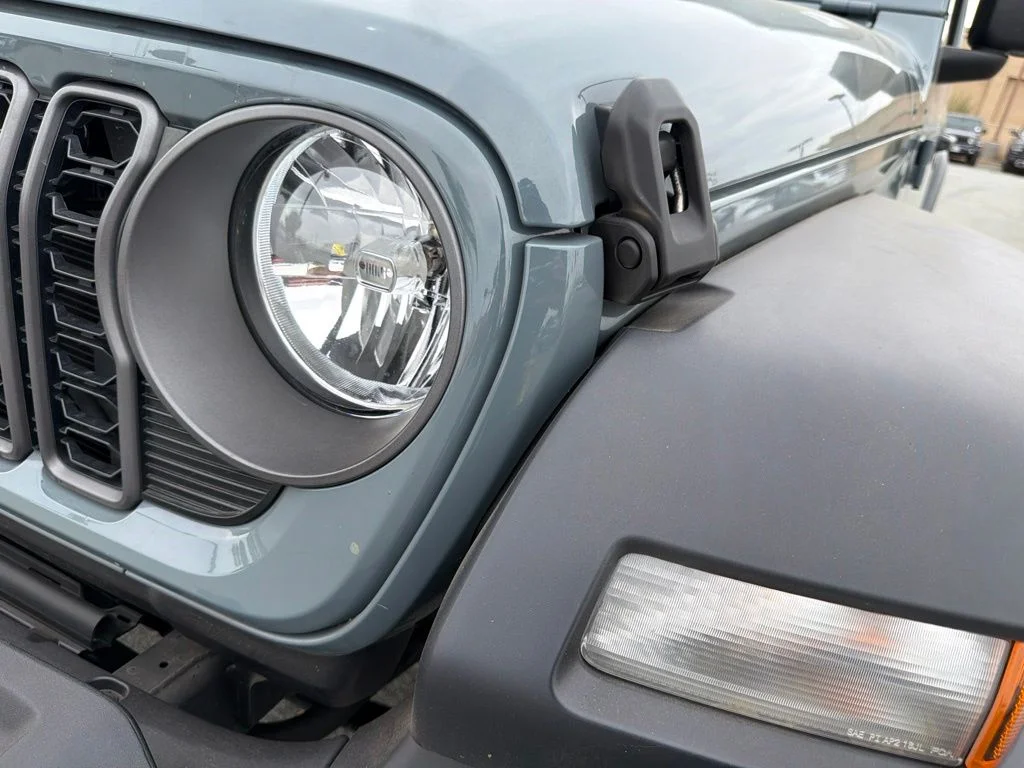 Used 2024 Gray Jeep Sport S image 10