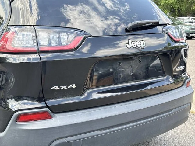 Used 2019 Black Jeep Latitude Plus image 10