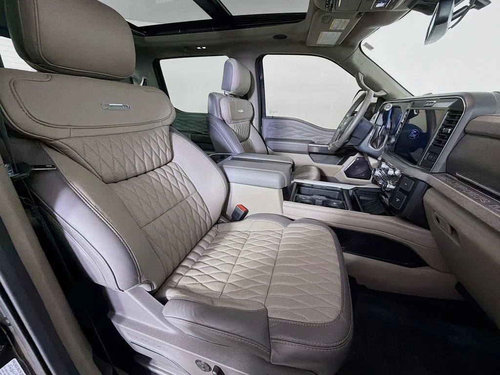 Used 2025  Ford XL image 26