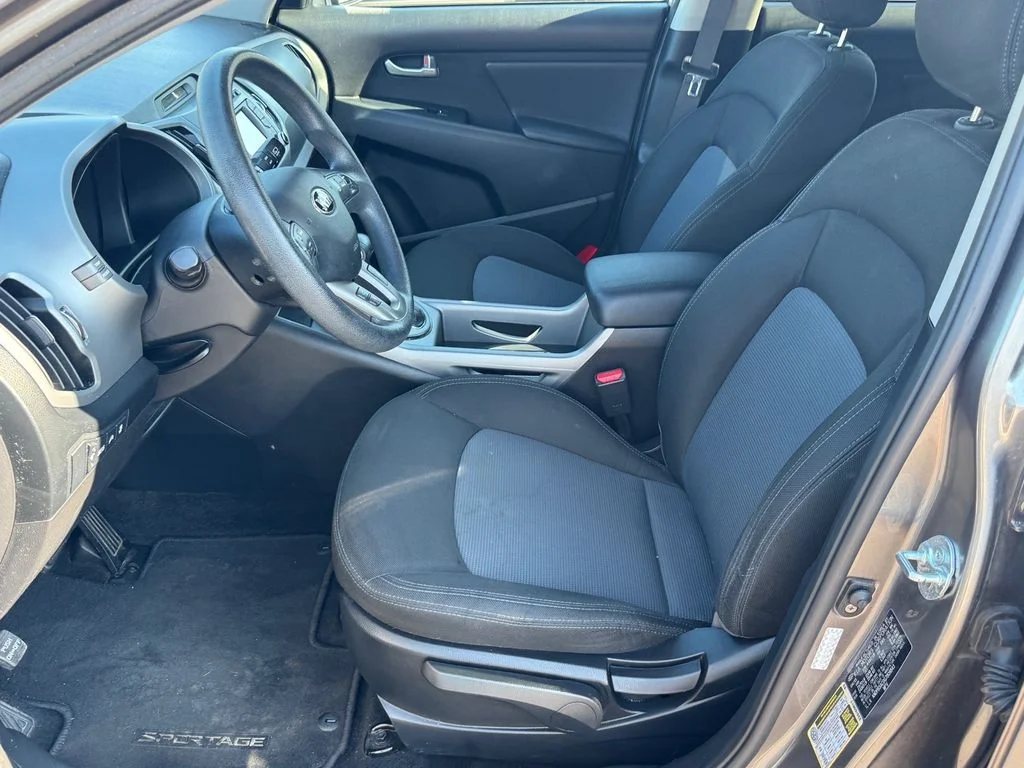 Used 2016 Silver Kia LX image 5