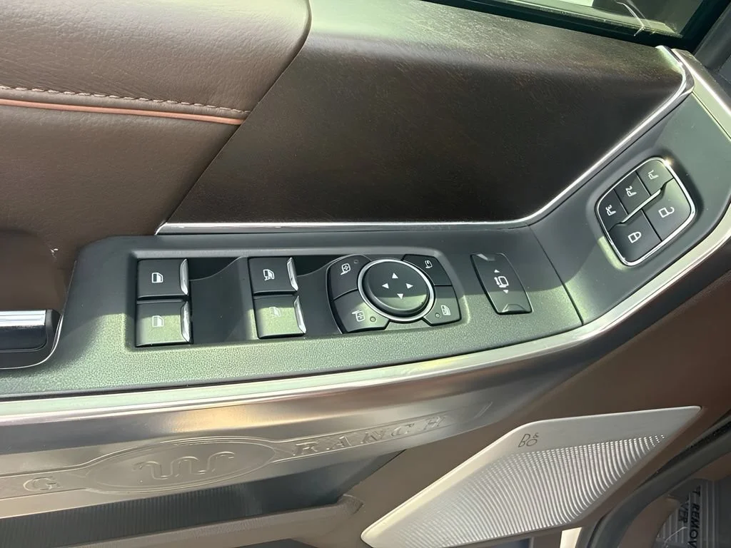 Used 2023  Ford XL image 22
