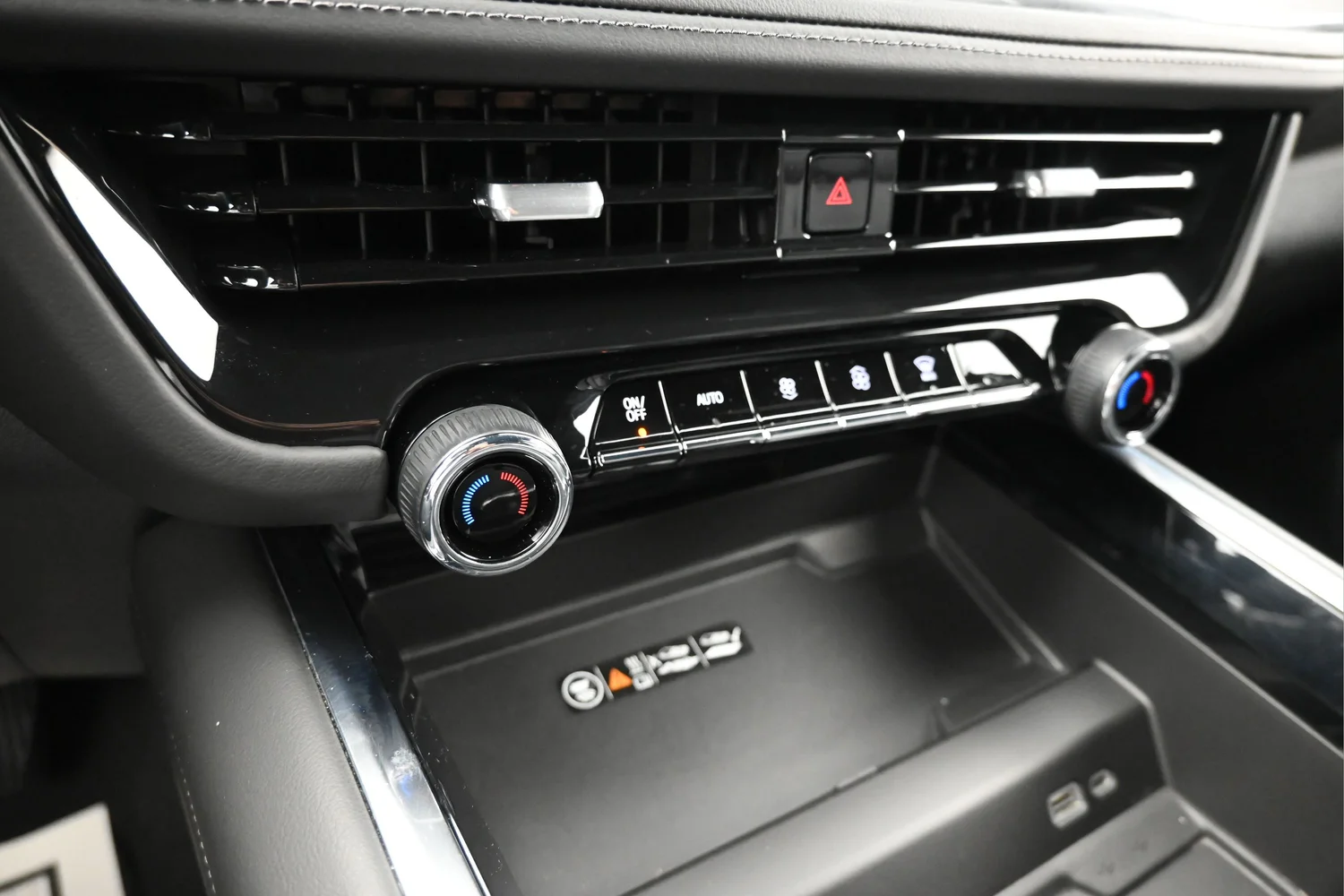 Used 2025 White Chevrolet LT image 22