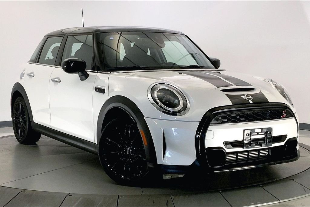 Used 2024 Nanuq White Metallic MINI  image 32