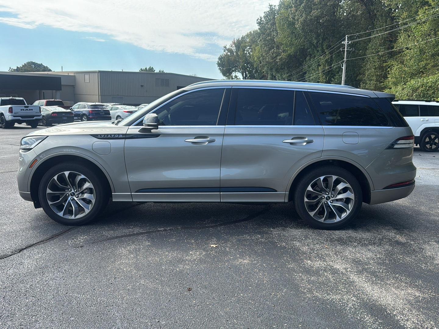 Used 2023 Jewel Sandstone Metallic Premium Colorant Lincoln Grand Touring image 6