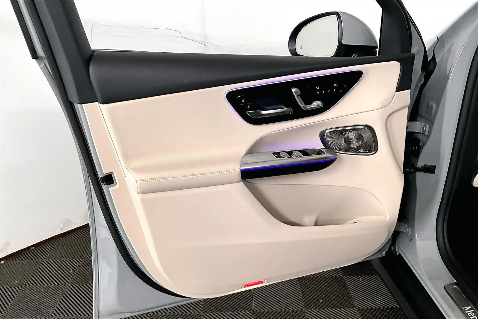 New 2026 MANUFAKTUR Alpine Grey Mercedes-Benz GLC 300 image 12