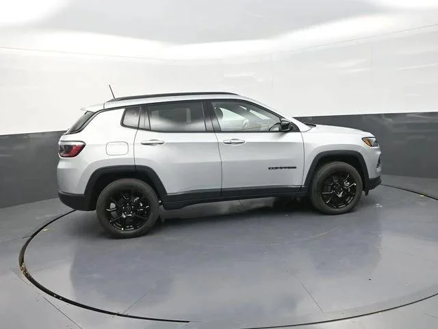 New 2026 Silver Zynith Metallic Clear-Coat Exterior Paint Jeep Latitude image 11