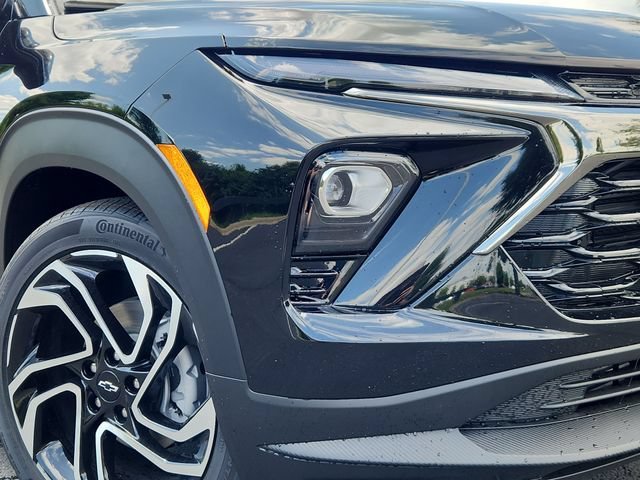 New 2026 Mosaic Black Metallic Chevrolet RS image 9