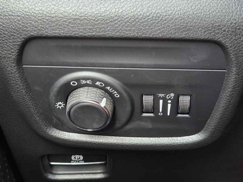 New 2026 Diamond Black Crystal Pearl-Coat Exterior Paint Jeep LAREDO ALTITUDE 4X4 image 28