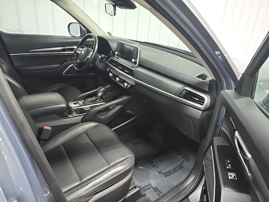 Used 2020 Silver Kia S image 18