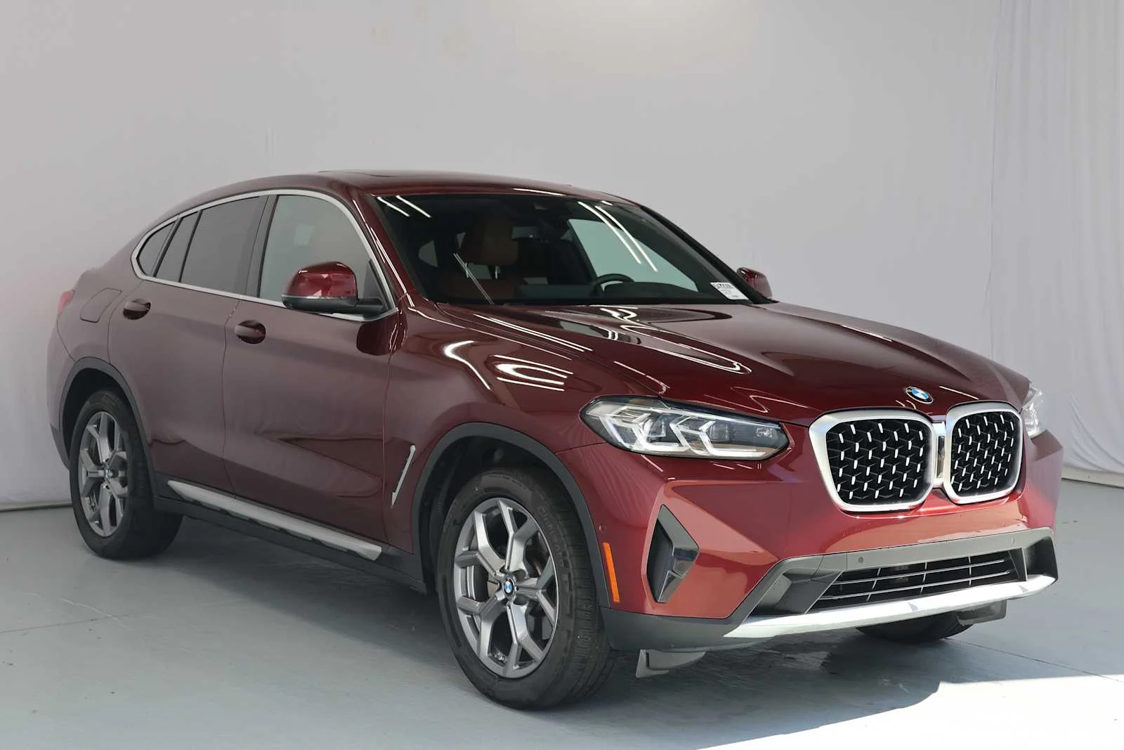 Certified Used 2025 Aventurin Red Metallic BMW xDrive30i image 4