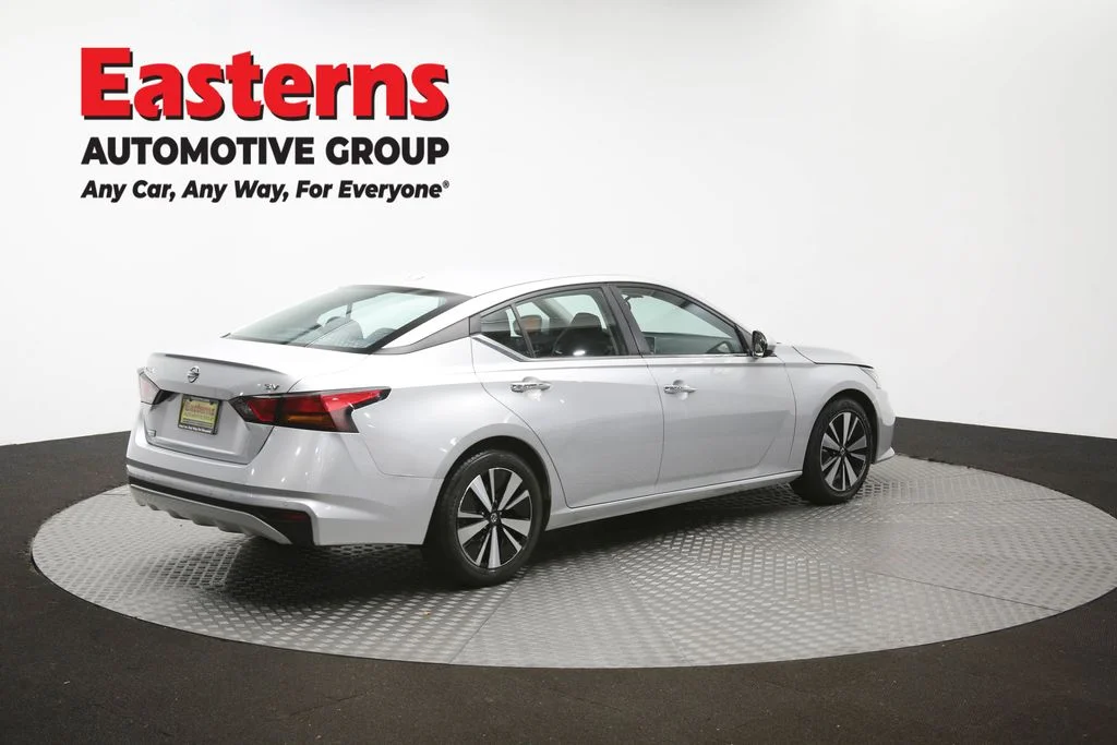Used 2022 Silver Nissan 2.5 SV image 41