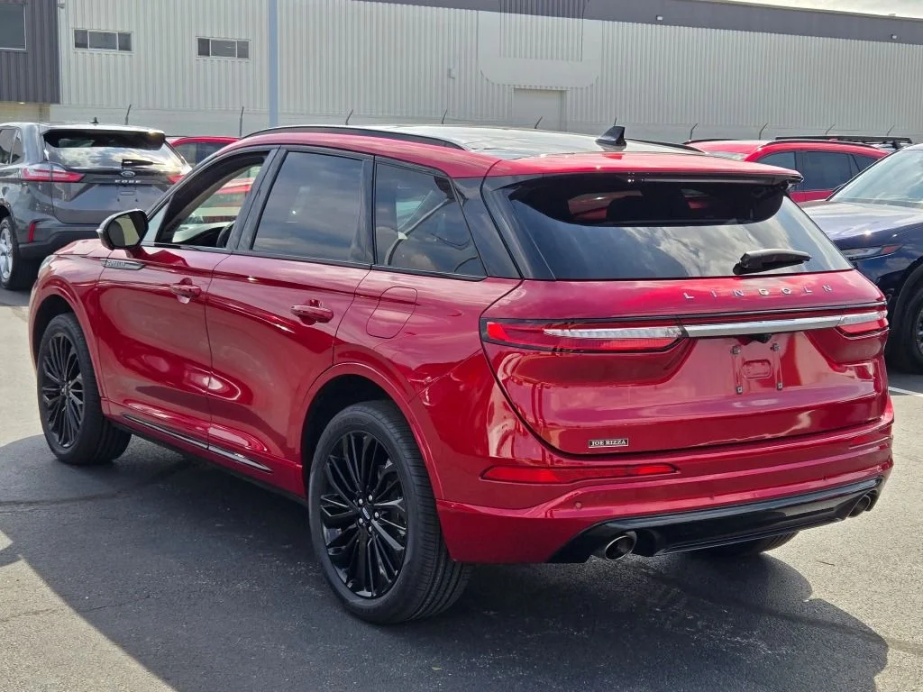 Used 2025 Red Lincoln Premiere image 16