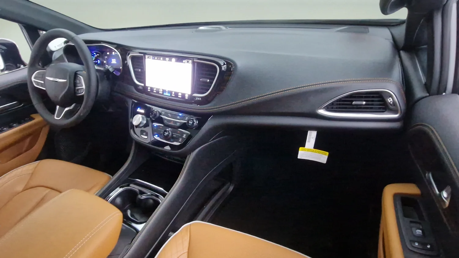 Used 2023 Silver Chrysler Pinnacle image 28