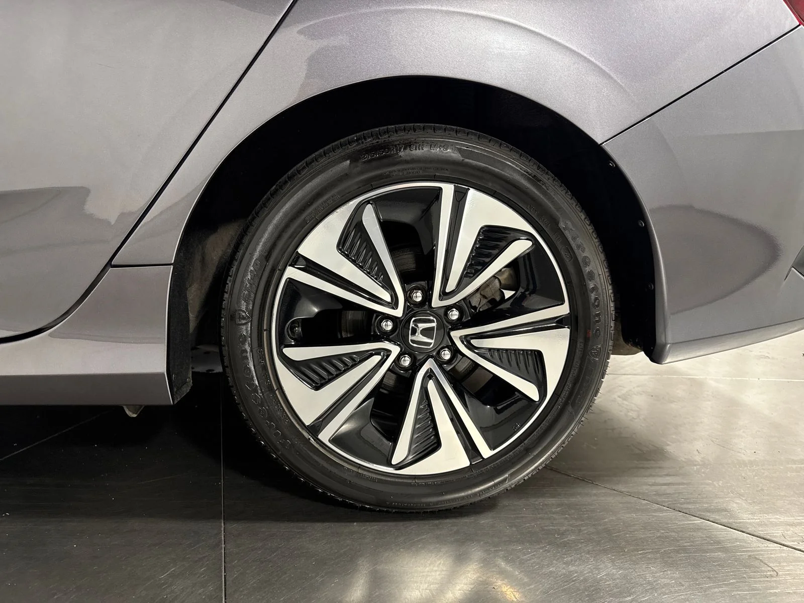 Used 2017  Honda EX-T image 12