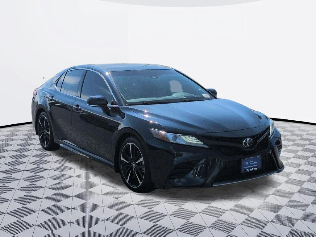 Used 2018 Aqua Toyota XSE V6 image 7