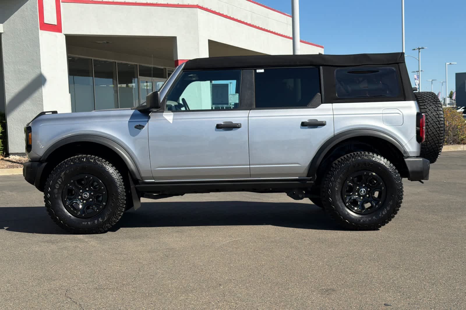 Used 2023 Iconic Silver Metallic Ford Wildtrak image 9