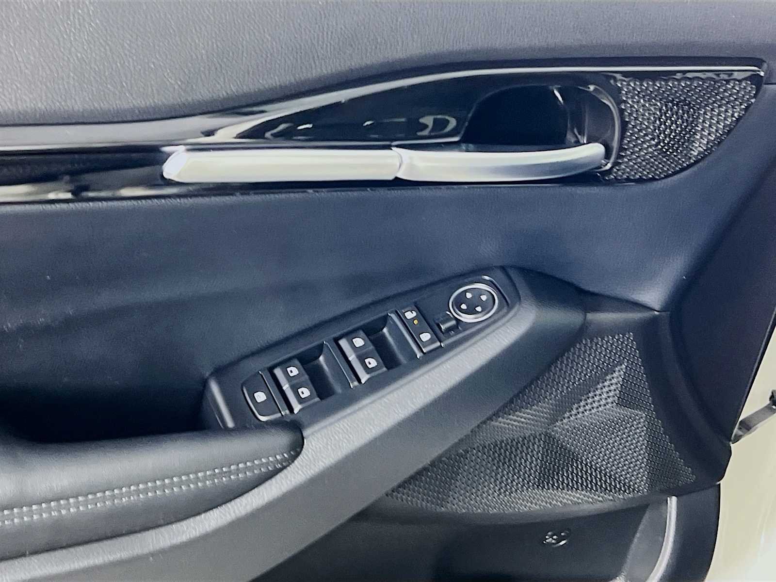 Used 2024 Clear White/Black Roof Kia X-Line image 18