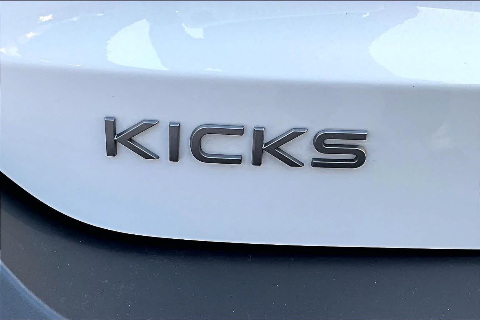 Certified Used 2025 Aspen White Tricoat Nissan SR image 10