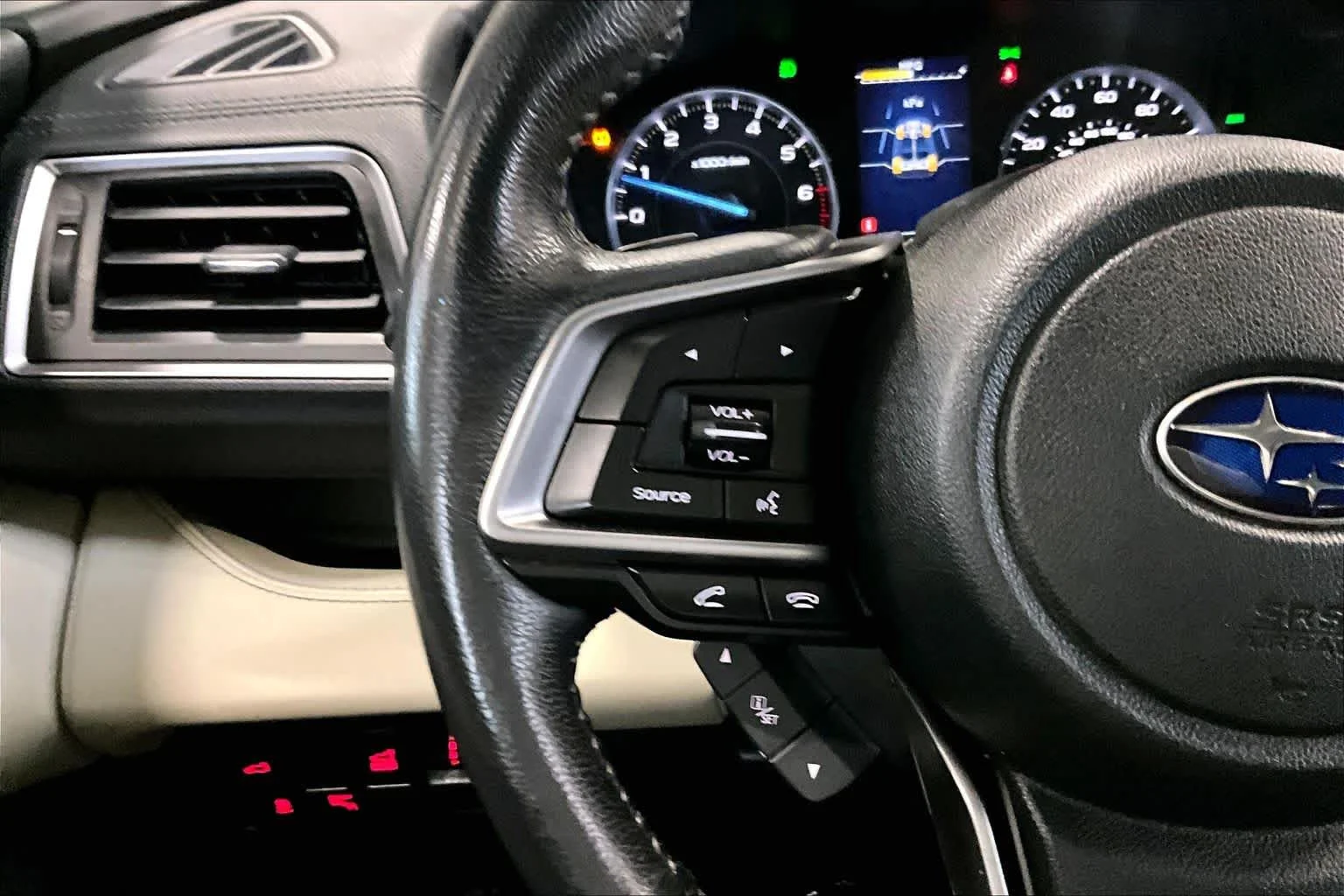 Used 2019 Ice Silver Metallic Subaru Limited image 22