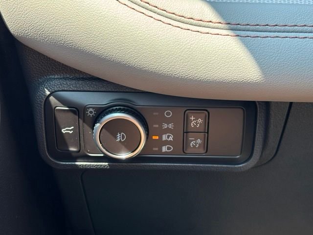 New 2026 Star White Metallic Tri-Coat Ford Active image 30