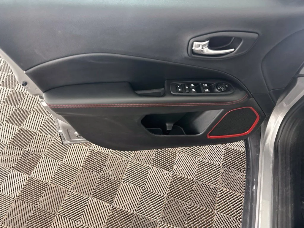Used 2019 Silver Jeep Trailhawk image 20