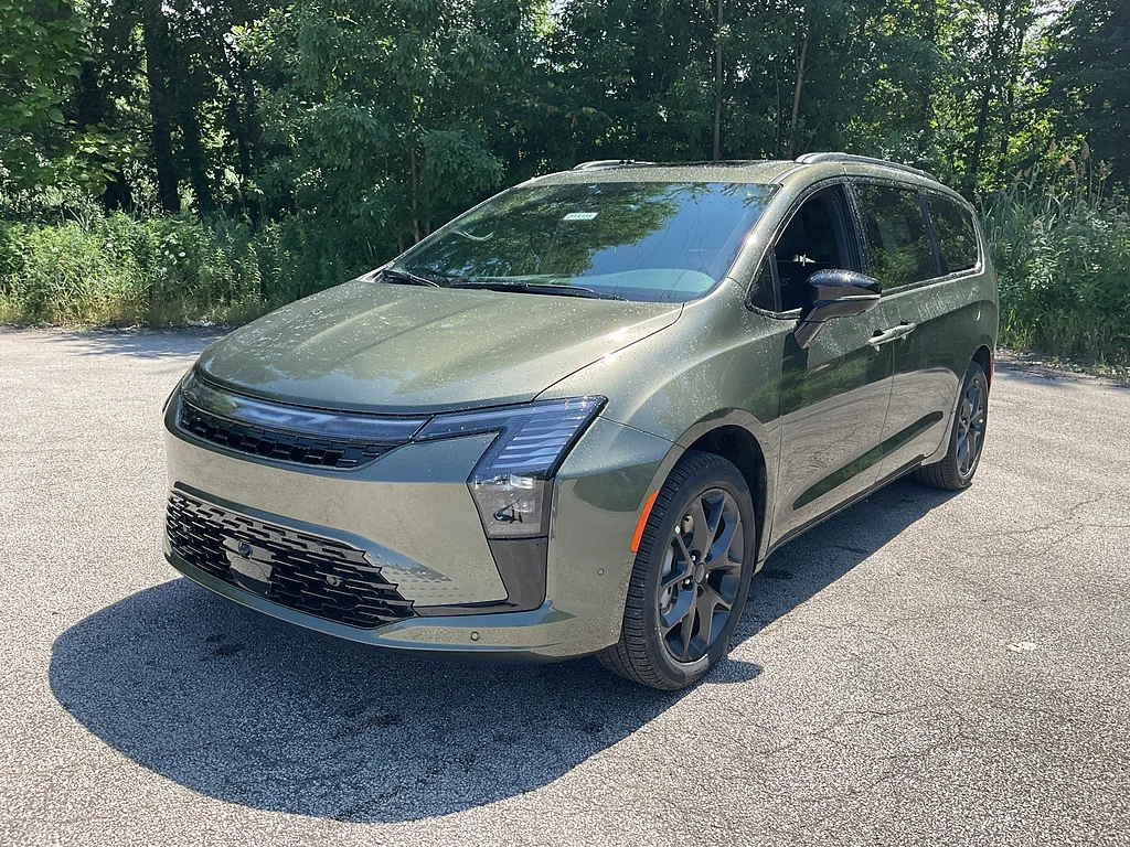 New 2027 Olive Green Pearl-Coat Exterior Paint Chrysler Limited image 3