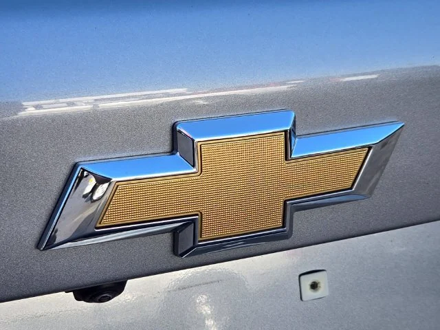 Used 2025 Sterling Gray Metallic Chevrolet LT image 17