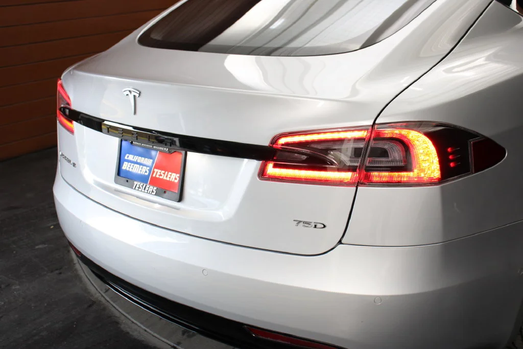 Used 2018 Obsidian Black Metallic Tesla  image 3