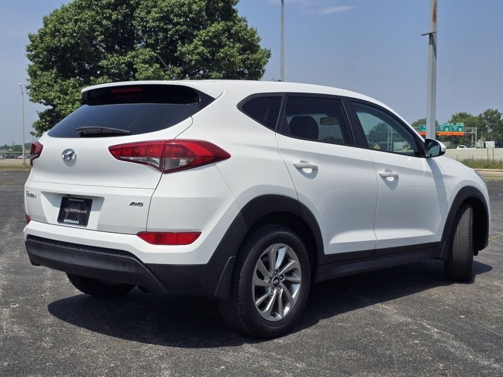 Used 2018 White Hyundai SE image 15