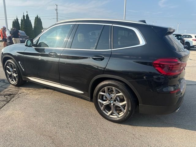 Used 2021 Black Sapphire Metallic BMW xDrive30i image 8