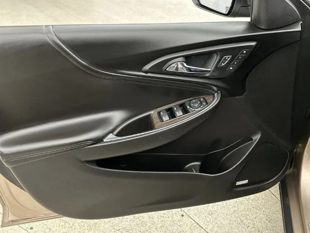 Used 2018 Beige Chevrolet Premier image 21