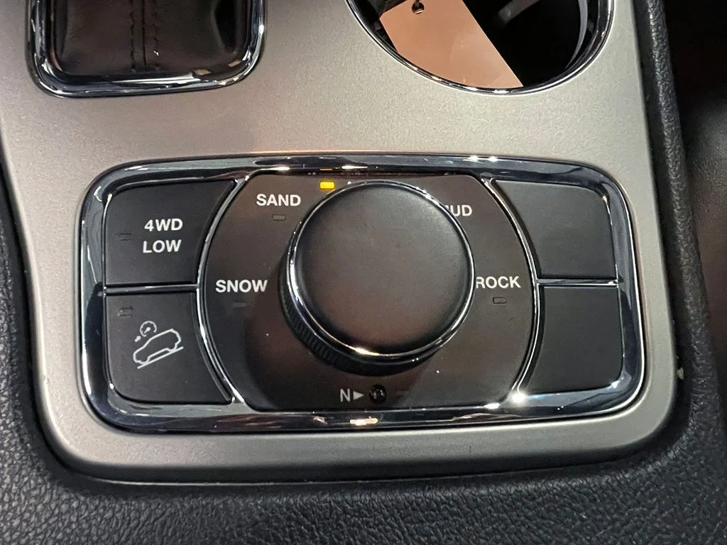 Used 2022 Black Jeep Laredo X image 37
