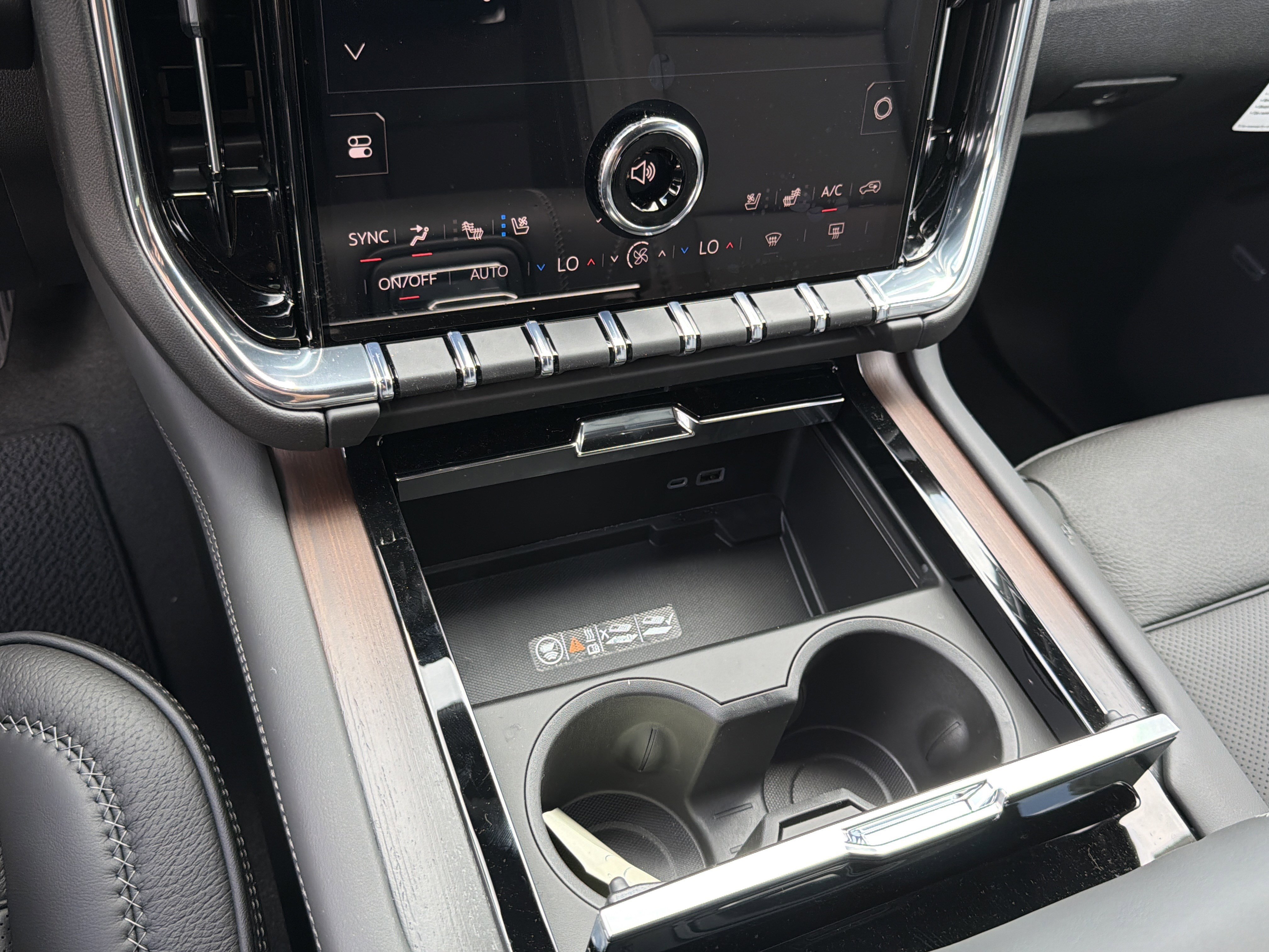 2026 GMC Yukon XL Denali - Photo 25