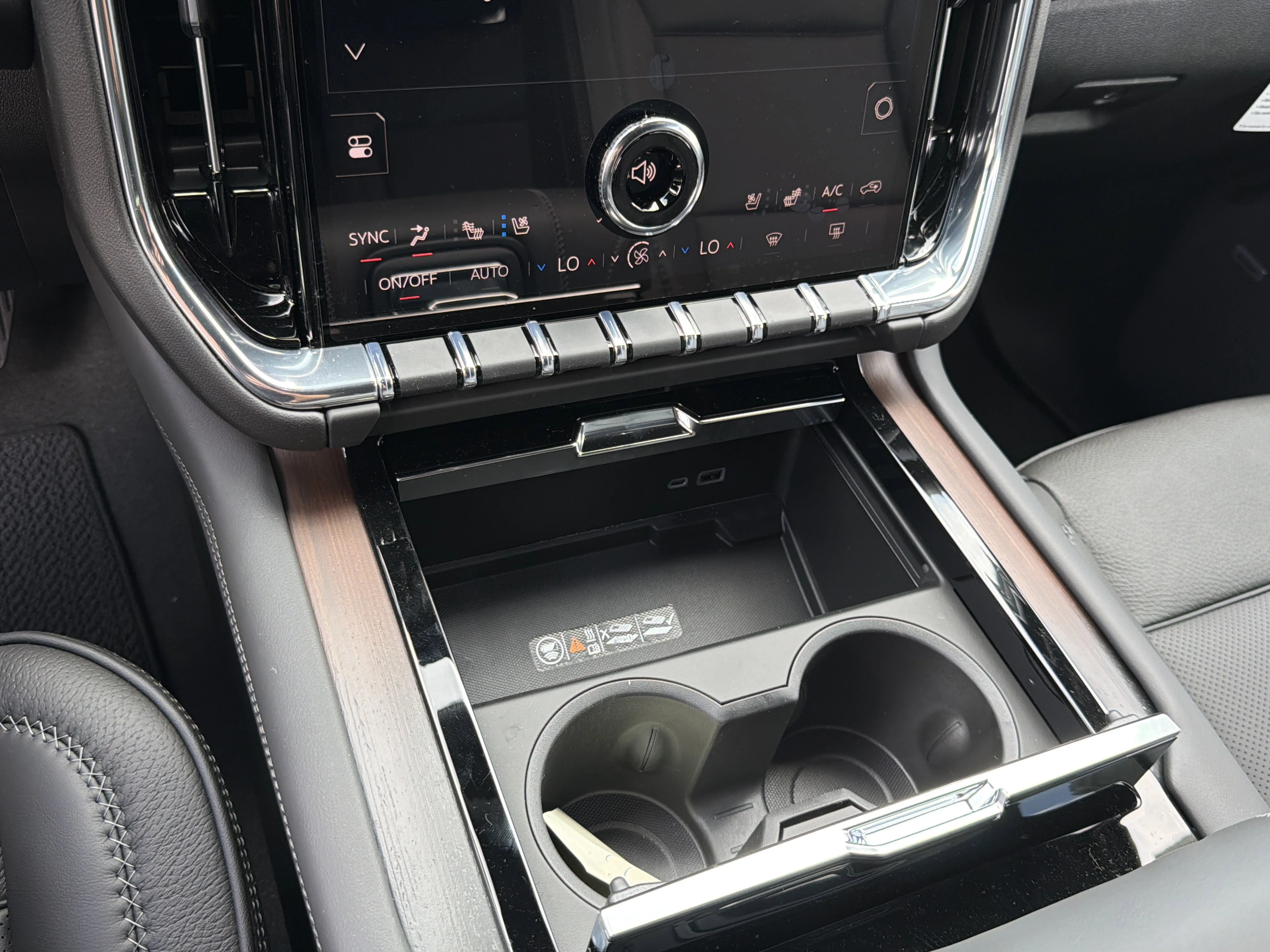 2026 GMC Yukon XL Denali - Photo 26