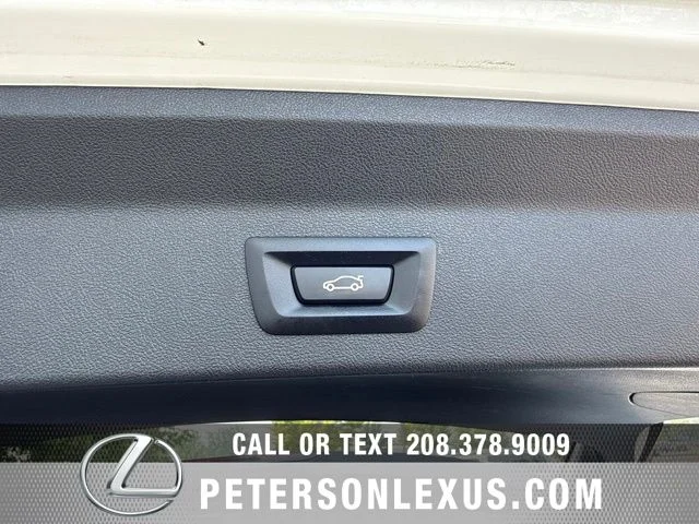 Used 2022  BMW xDrive30i image 20