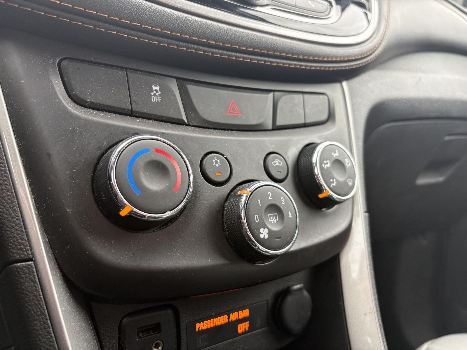 Used 2019 Summit White Chevrolet LT image 8