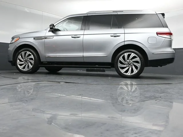 Used 2023 Silver Lincoln Reserve image 43
